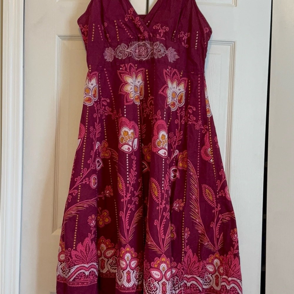 Red Sleeveless V-Neck Sundress for Casual Occasions